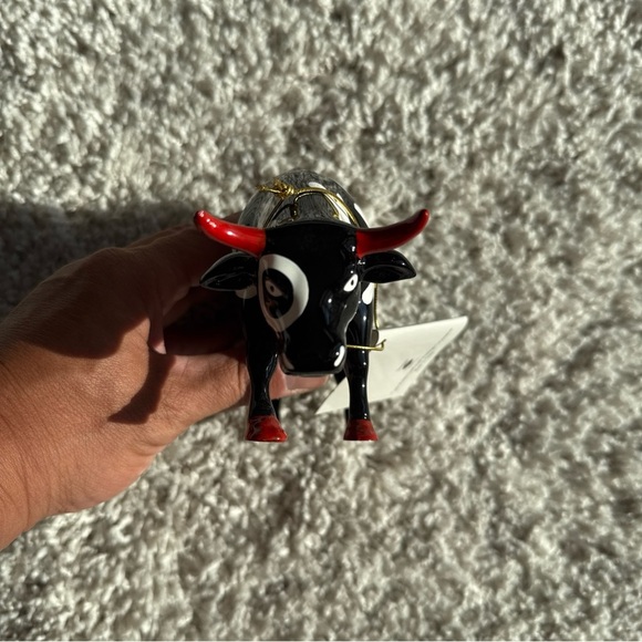 CowParade Hugs & Smooches XO Cow Figurine 2000 - Picture 3 of 7